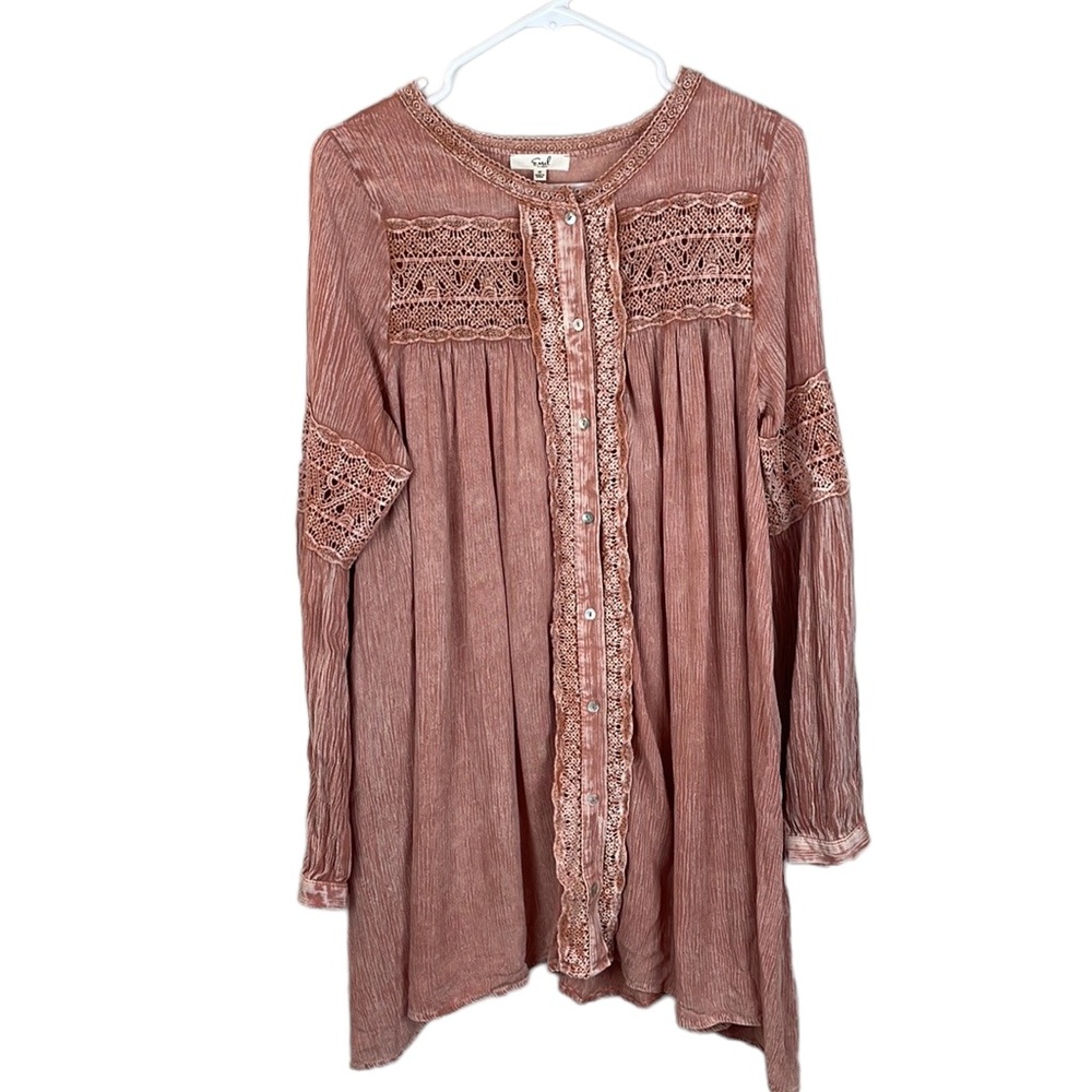 Easel Mineral Wash Bubble Sleeve
Peasant Tunic Rayon material size M